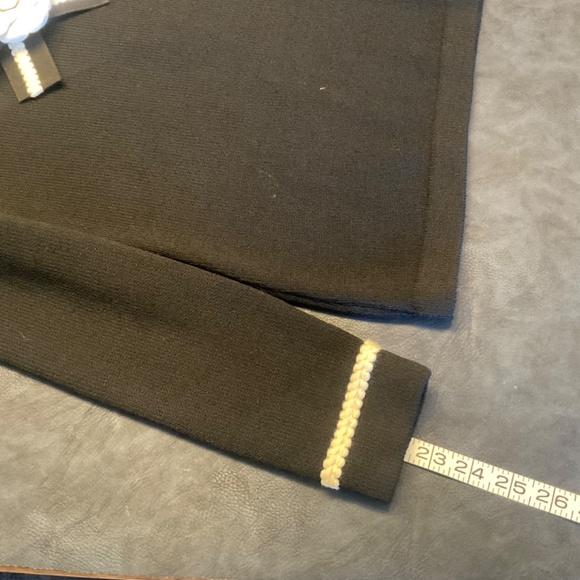 St John top with Flower Pin - Picture 9 of 9